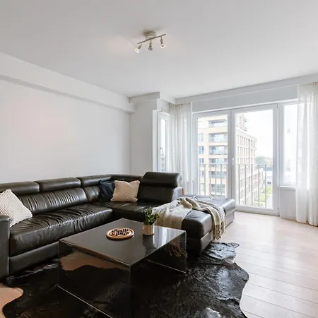 Huswell - Beachside 3-bedroom Duplex Near Sea Apartment *